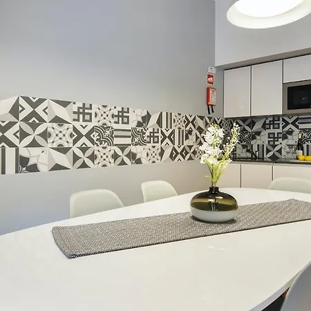 Apartment Plum Guide - The Azure Miniatures Lisbon
